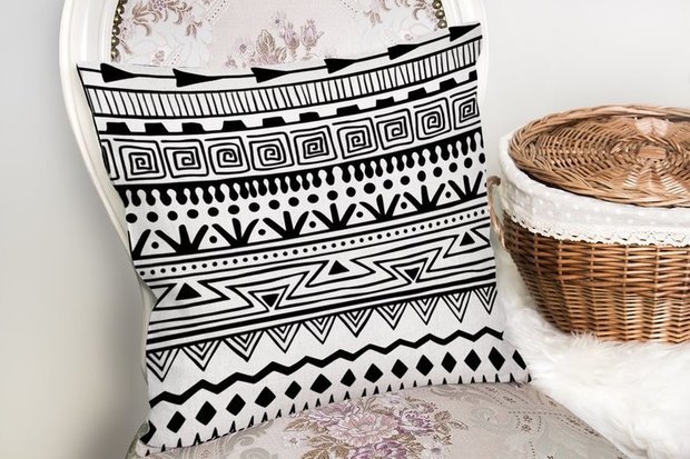 Moderne sierkussen met zwart-wit decoratief Afrikaans ontwerp - Kussens woonkamer - Binnen of Buiten decoratie sierkussens