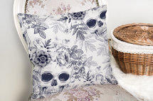 Decoratieve prachtig digitaal print sierkussen schedel en bloemen motieven - Kussens woonkamer - Binnen en buiten 45x45cm